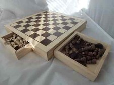 SCACCHI , DAMA E SCACCHIERA DI LEGNO DAL NEGRO 30x30 CM.