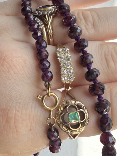 Collana lunga antica