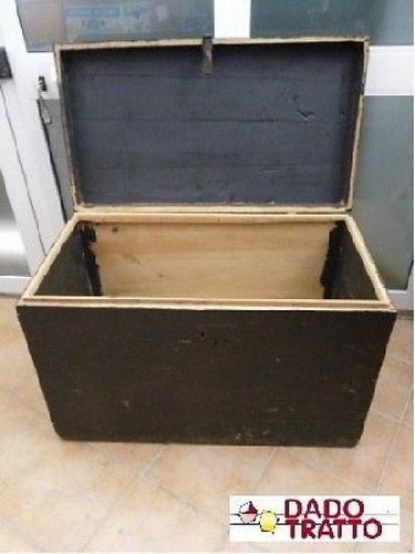 Vecchio baule cassettone in - vecchio,
