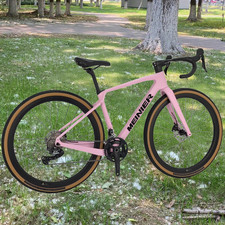 Bicicletta da strada gravel in