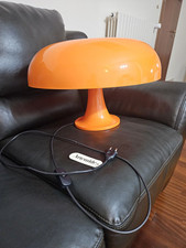 Lampada Artemide Nesso da tavolo colore arancione