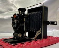 Antica macchina fotografica a