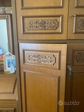 Mobile armadio in legno massiccio 