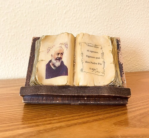 Scultura padre pio forma - forma, libro
