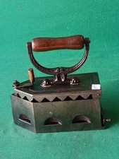 ANTICO FERRO DA STIRO IN GHISA FERRO MANICO LEGNO A CARBONE PRIMI '900. CW28