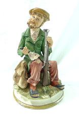 IDEA REGALO VECCHIA STATUINA PORCELLANA CAPODIMONTE FIRMATA VILLARI CACCIATORE