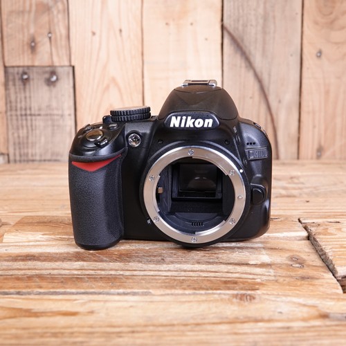 Nikon d3100 2mp dslr - d3100, solo