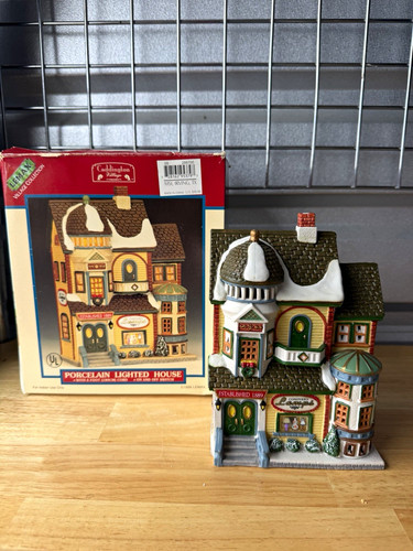 Lemax caddington village - lemax,