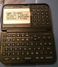 Sharp ZQ 4650M Organizer elettronico del 1995 con 256 Kb di RAM, tastiera 81+LCD