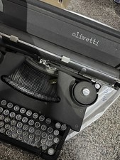 macchina da scrivere olivetti