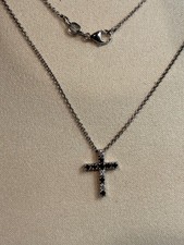 Collana con croce firmata