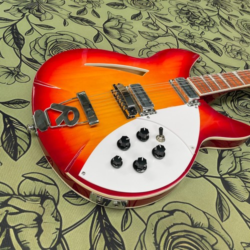 Chitarra elettrica arancione