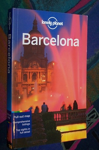 Barcelona with pull out map - -, pull-out