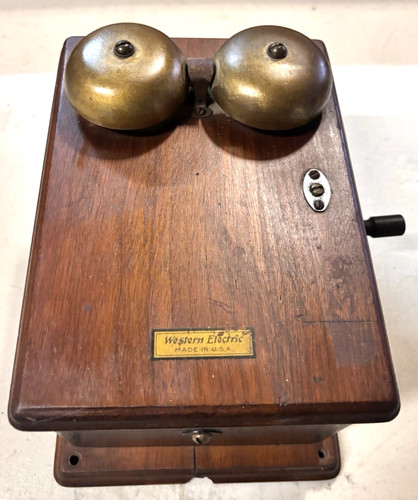 Antica cassa telefonica