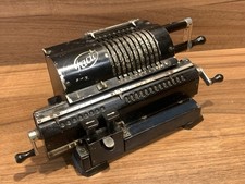 Calcolatrice meccanica vintage Facit - girandola svedese, design anni 30-40