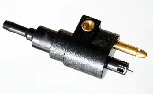 Connettore carburante lato
