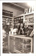 Espositore donna vetro metà