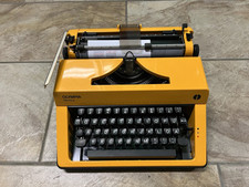 OLYMPIA “MONICA” MACCHINA DA SCRIVERE STUPENDA , NUOVA