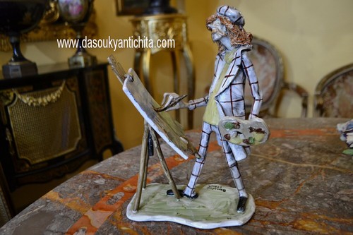 Statuine raffigurante - , un
