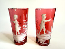 Graziosa coppia piccoli bicchieri antichi vittoriani Mary Gregory mirtillo rosso 4"