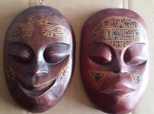 2 MASCHERE   LEGNO ARREDO