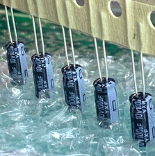 5x Rubycon 100uF 10V 105° YXF ±20% Condensatori Elettrolitici  Ø5x7mm ( 5pz )