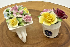 Carriola e vaso di fiori