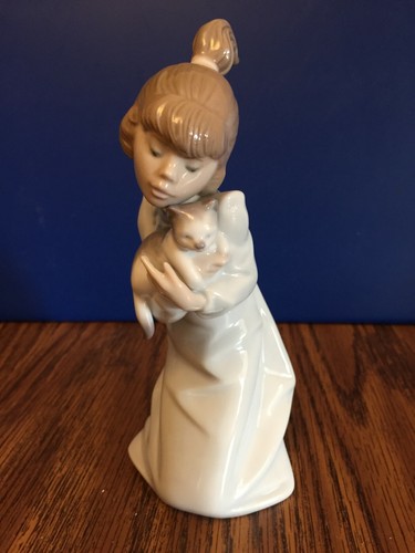 Lladro girl with sleeping - lladro,