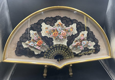 Quadro ventaglio ventaglierà fiori ricamo nero stecche d'orate vintage