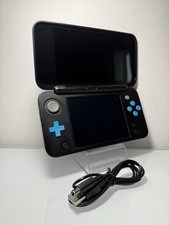New Nintendo 2DS XL Blu e Nero ? Caricatore Scheda Sd 4gb