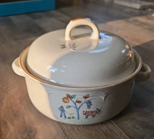 Casseruola coperta vintage