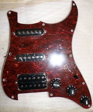BATTIPENNA STRATOCASTER PREASSEMBLATO HSS ROSSO TORT.