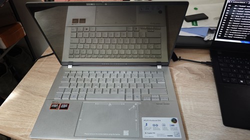 Asus vivobook oled - s,