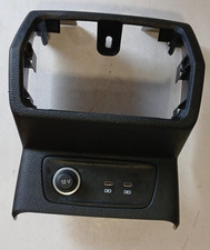 PANNELLO CONSOLE CENTRALE POSTERIORE ACCENDISIGARI E DOPPIO CONNETTORE AUDI Q3