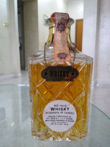 Red hills whisky decanter - red,
