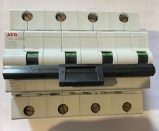 INTERRUTTORE AUTOMATICO MAGNETOTERMICO TRIFASE 125A E884SC125