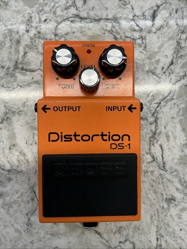 Boss distortion 1 - •, •