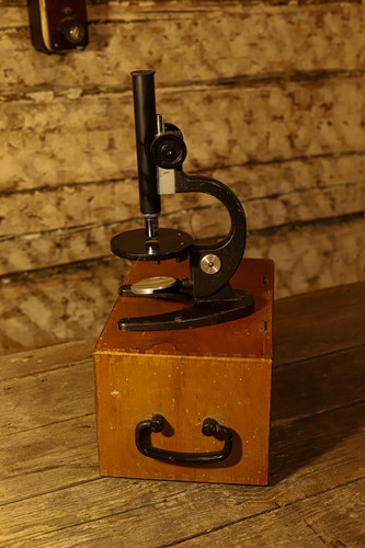 Microscopio sovietico vintage