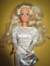 B1990) ANTICO ABITO VINTAGE BARBIE MATTEL BIANCO + SCARPE + BORSA GIOIELLI COMPLETI