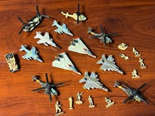 Lotto Micro Macchine Militari Bundle. 23 pezzi totali.  Unità Aria Libertà