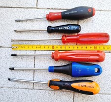 Set 6 cacciaviti 2 a taglio e 4 a croce, grifo nuovo, Beta e altre marche usati.