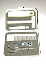 SET TOILETTE DA VIAGGIO CON 7