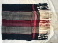 Sciarpa in seta grezza e cotone, prodotto artigianale realizzato e tinto a mano.