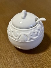 Zuccheriera in porcellana bianca stile Limoges con cucchiaio e decorazione