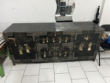 Credenza vintage orientale laccata nera con rilievi
