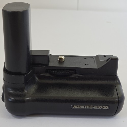 Nikon e5700 battery grip - mb-e5700,