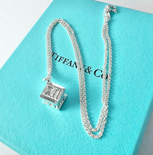 Collana con ciondolo - , cubo