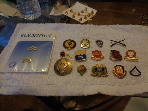 Quindici spille militari