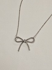 Collana con fiocco ritorto