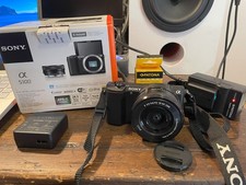 Sony alpha 5100 16-50mm completa di box, seconda batteria e caricabatteria